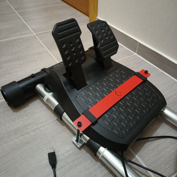 Проводной руль Thrustmaster T150 Ferrari Wheel + Подставка.