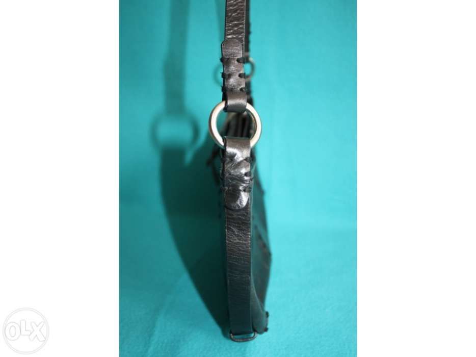 Pochette em pele preta MANGO NOVA