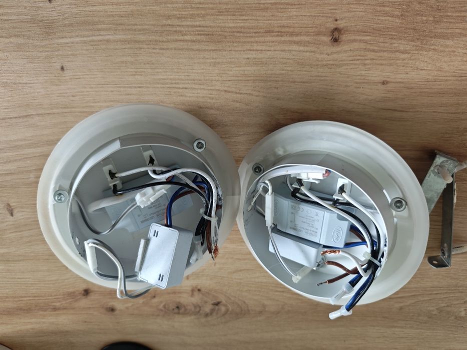 Zestaw 2 białych lamp nocnych ściennych z regulacją