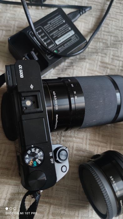 Фотоапарат і спалах SONY a6000
