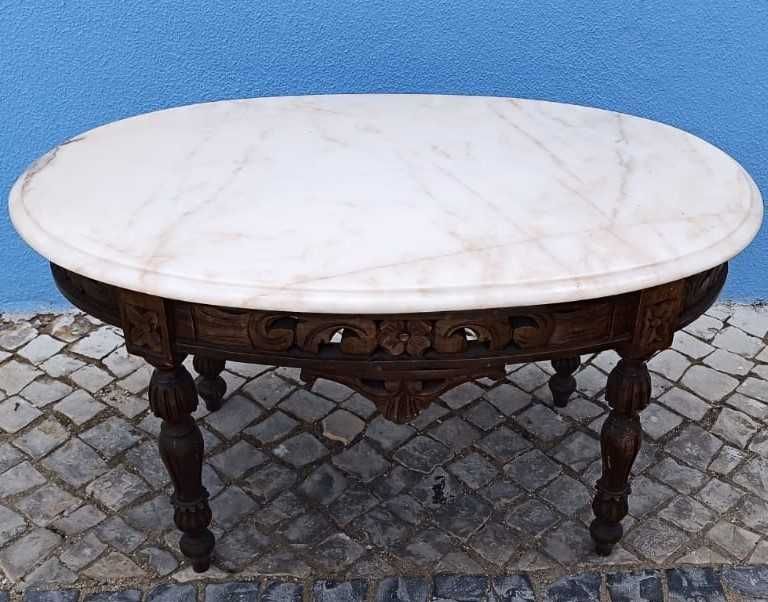 Mesa de sala com tampo em pedra mármore