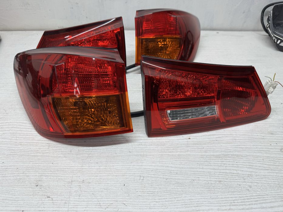 Фонари комплект Lexus IS xe2 2005+ дорест. Оригинальные