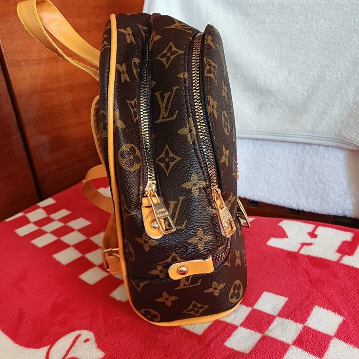 Маленький, зручний, стильний, брендовий рюкзачок louis Vuitton