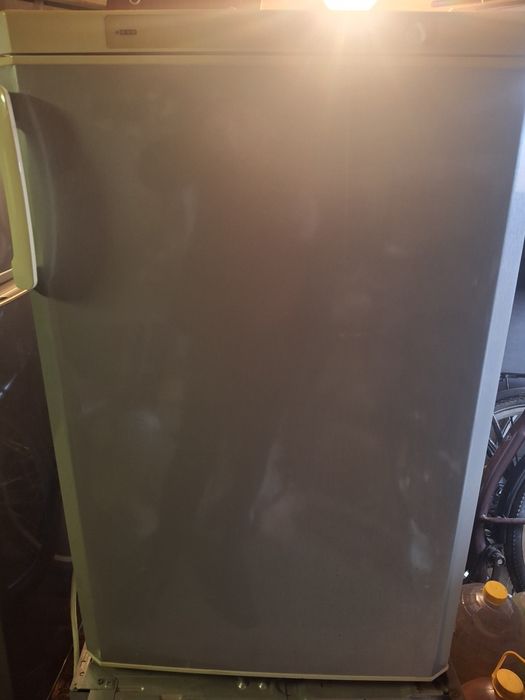 Продам морозилку на 3 відділення.