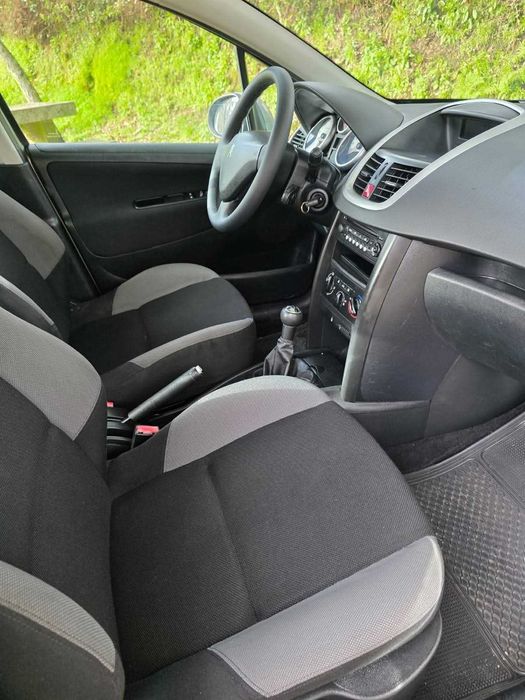 Peugeot 207 Hatchback 1.4 HDI – 68 Cv