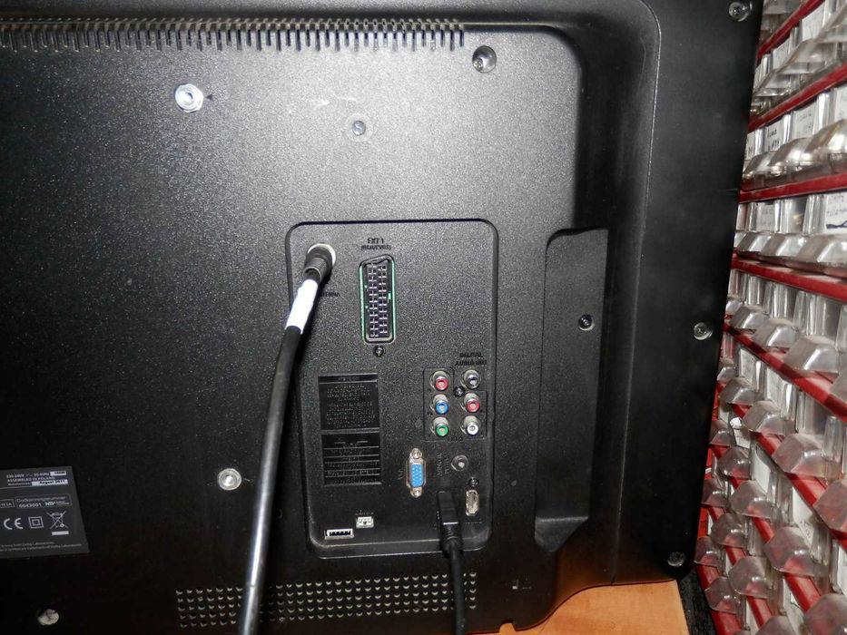 Sprzedam telewizor Philips 37PFL4606H z pilotem, sprawny, bez nóżki
