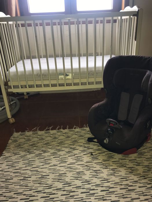 Berço com colchão + cadeira auto da bebeconfort