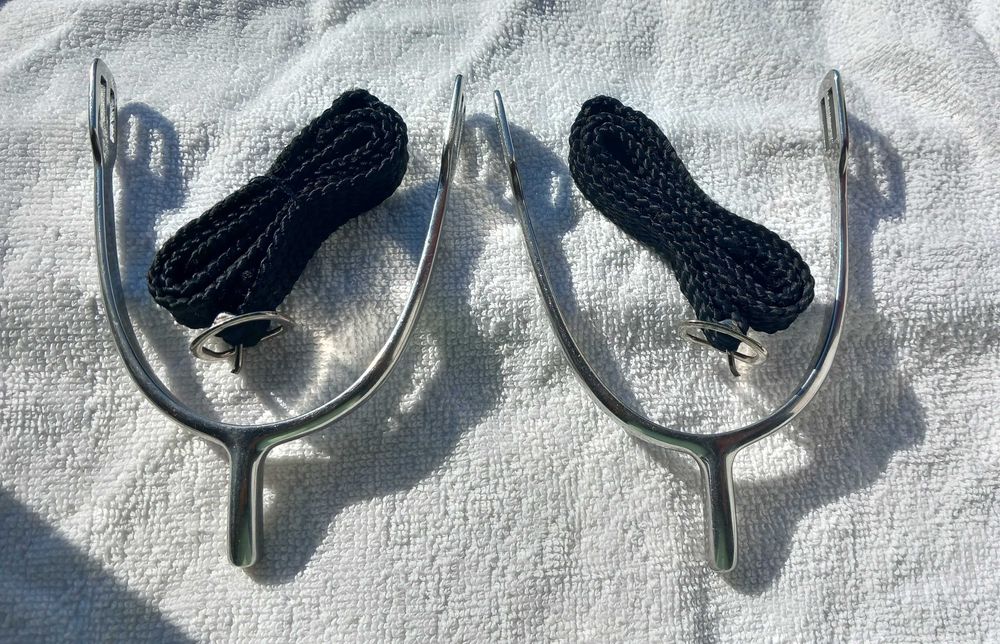 Par de Esporas com correias.