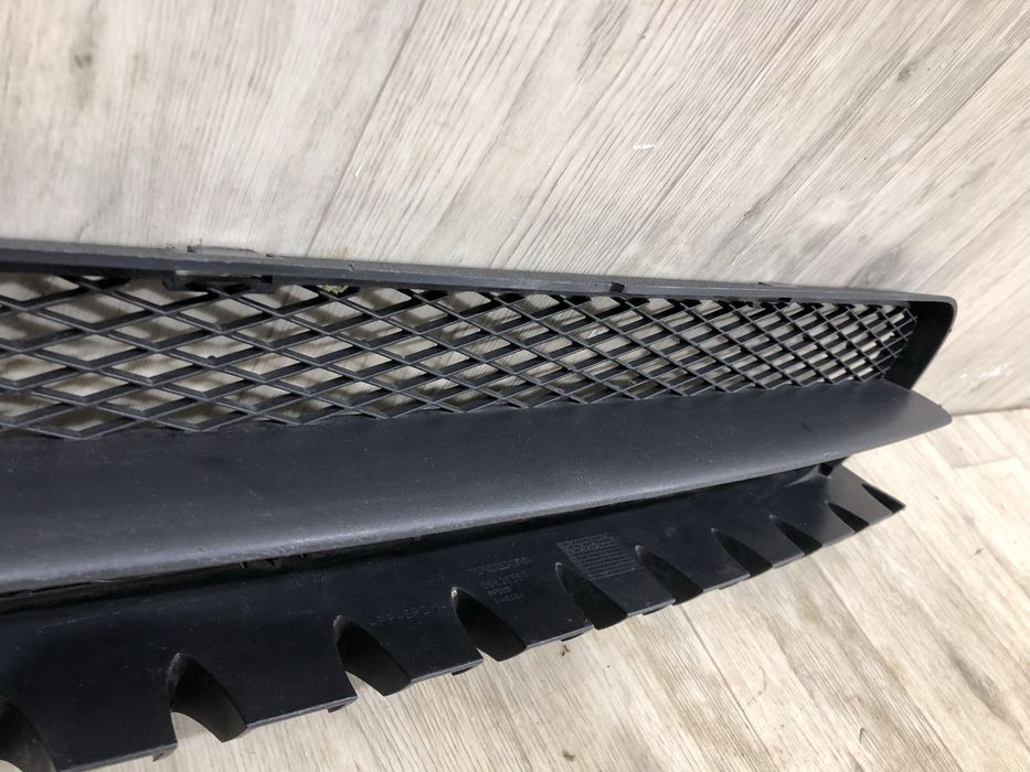 Бампер передний Решетка средняя Volvo C70 2 ( 2006 - 2010 г.) решітка