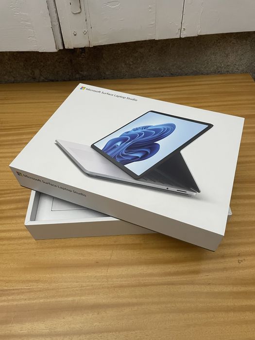 Microsoft Surface Laptop Studio + Caneta