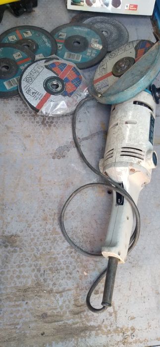 Szlifierka kątowa duża 1600 W , plus tarcze