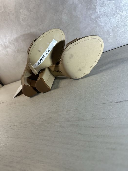 Босоніжки на блочному каблуці Sam Edelman Yaro, нюдові