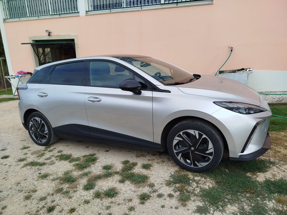 Vendo  MG4  Luxury 64kw