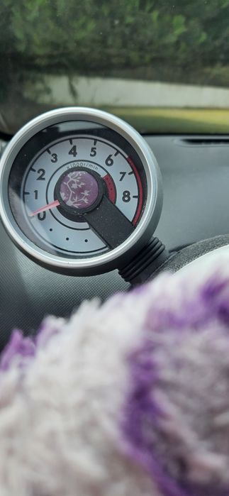 Carro de Menina. Modelo Envy. Cor roxo. Impecável. Duas únicas donas. 4 pneus e jantes novos. Bateria nova. Troca de óleo e filtro ok. IUC e inspeção