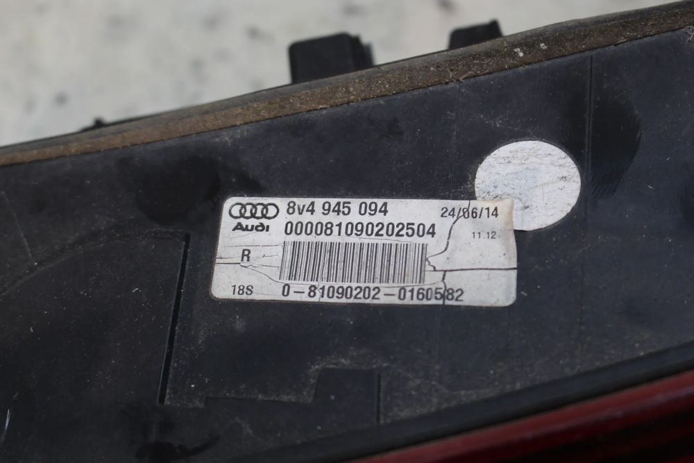 Farolim da mala direito AUDI A3 Sportback (8VA, 8VF)