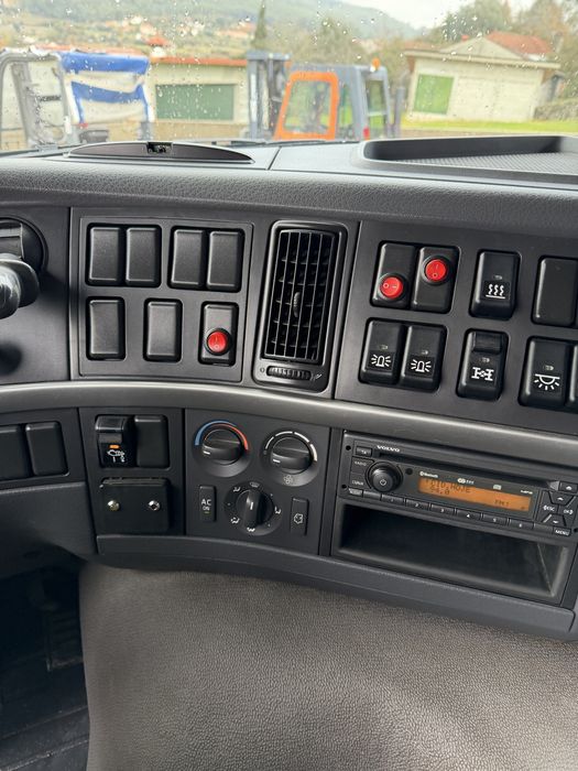 Volvo Fmx com grua e bascula