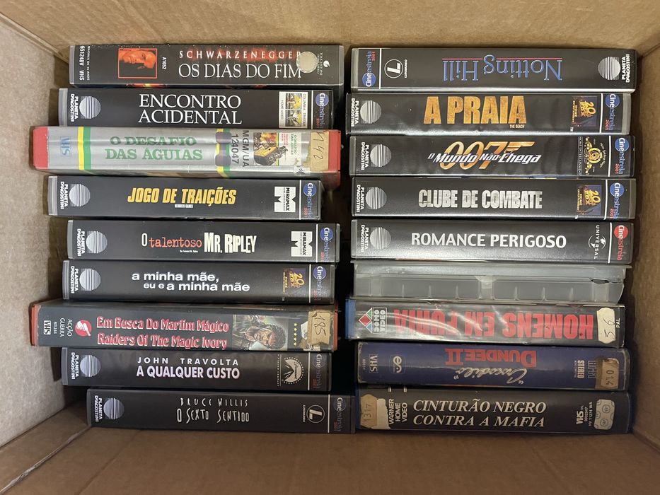 Cassetes VHS em caixa