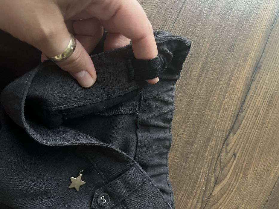 Eleganckie materialowe spodnie 104-110.  „17”