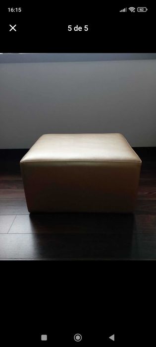 2 Sofás e 1 mesa de centro estofados a dourado