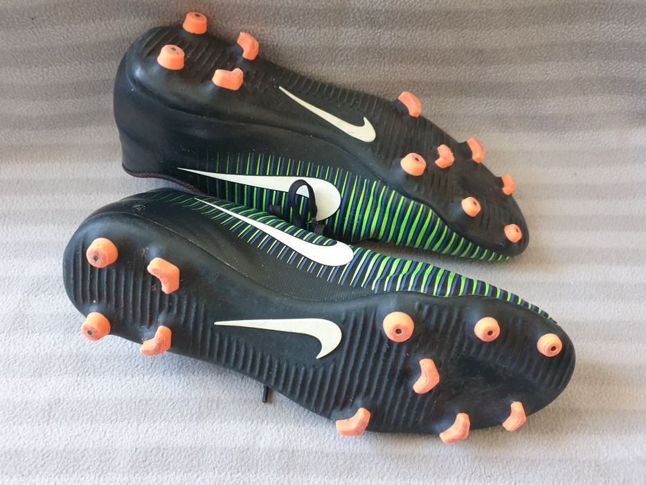 Chuteiras NIKE mercurial