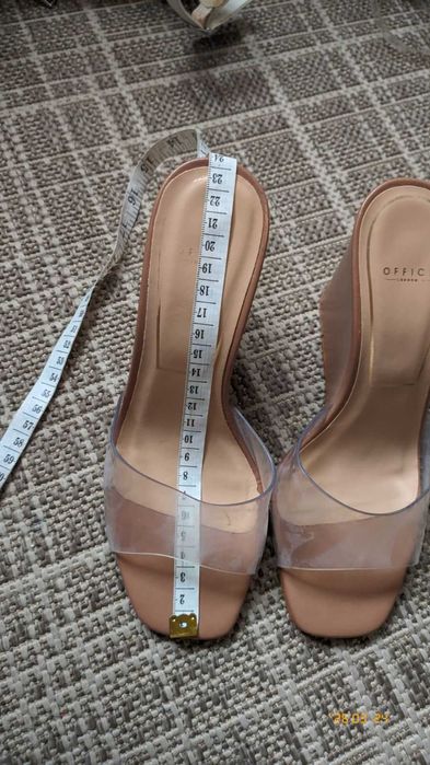 Босоніжки, мюлі, шльопанці 37р