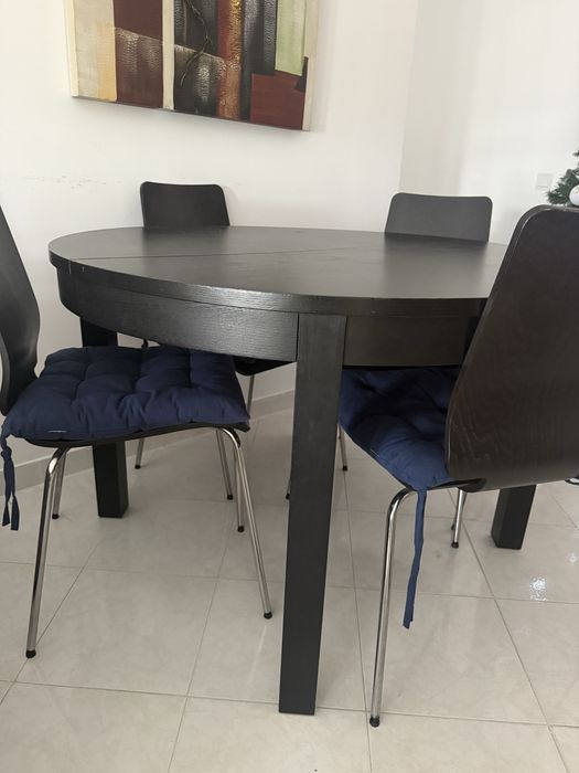 Mesa preta + 4 cadeiras