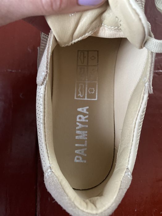 Кроссовки palmyra  38 25.5 см бежевые