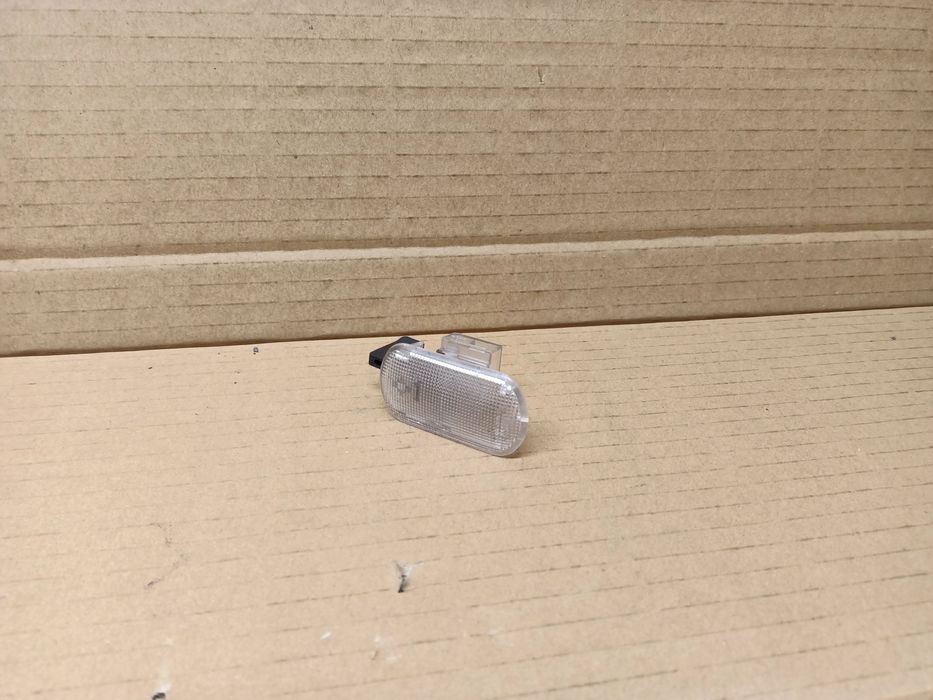 Lampka podświetlenia schowka pasażera VW Skoda Seat