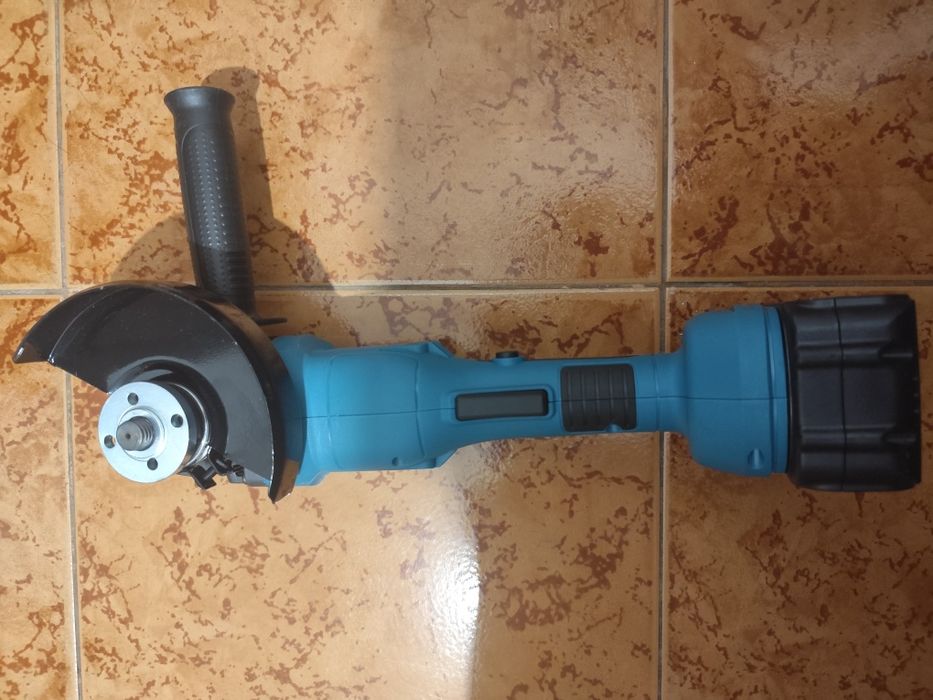 Rebarbadora a bateria  nova