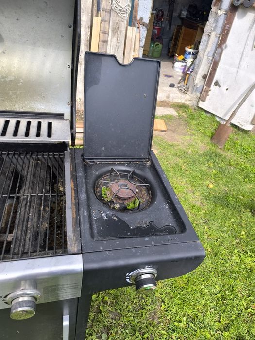 Grill gazowy z palnikiem na garnek