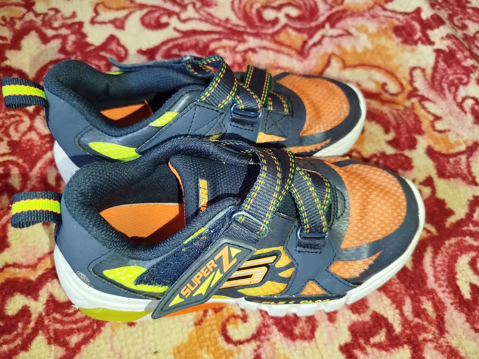 Продам кросівки sketchers