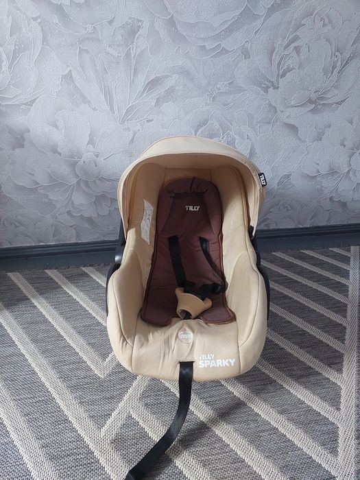 Автокрісло люлька 0+