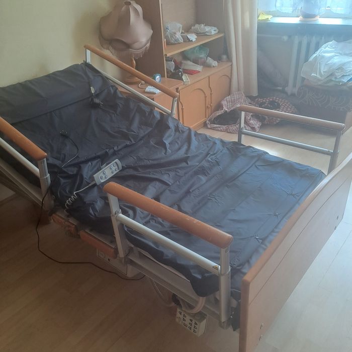 Łóżko rehabilitacyjne + stolik gratis