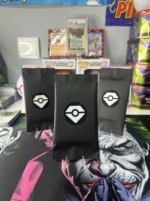 Pokemon TCG: Mystery Pack 12 Cartas