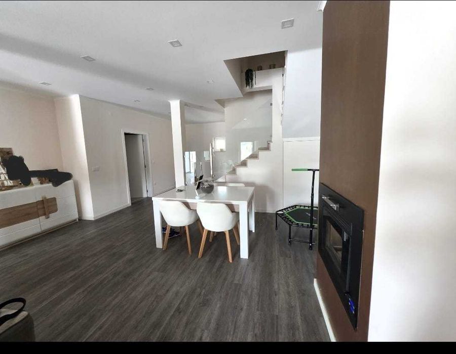 Moradia T3 piscina +ginásio