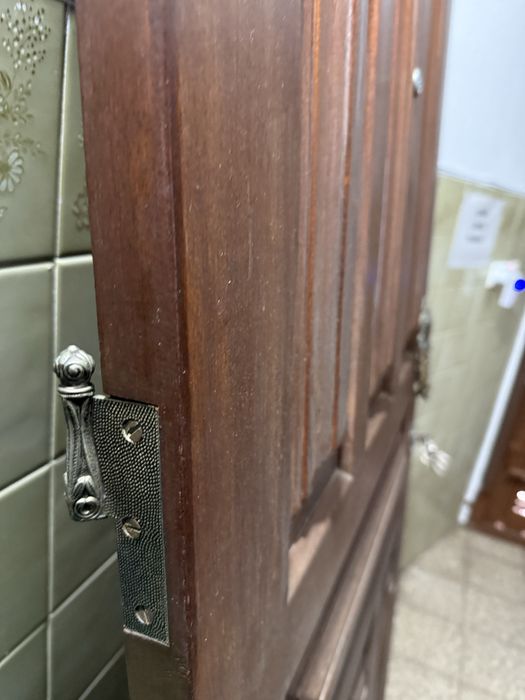 Porta em madeira maciça