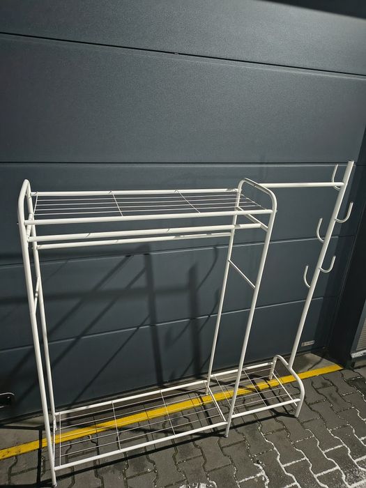 Regał mobilny do garderoby