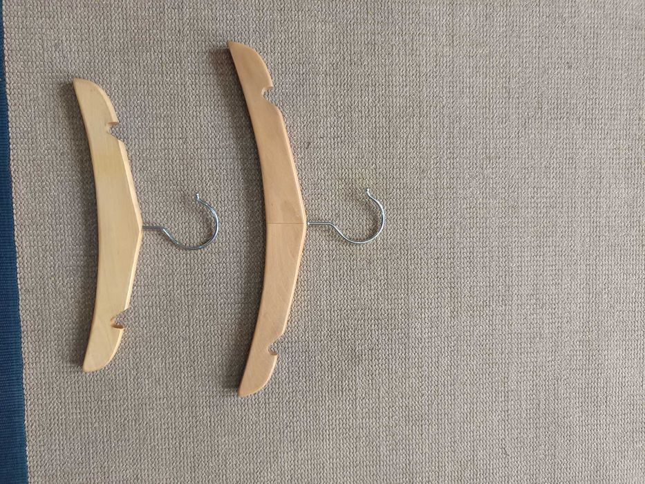 Cabides para roupa de criança