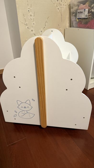 Estante para livros com rodinhas