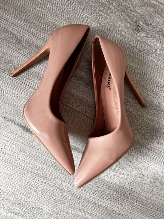 Бежеві лодочки.