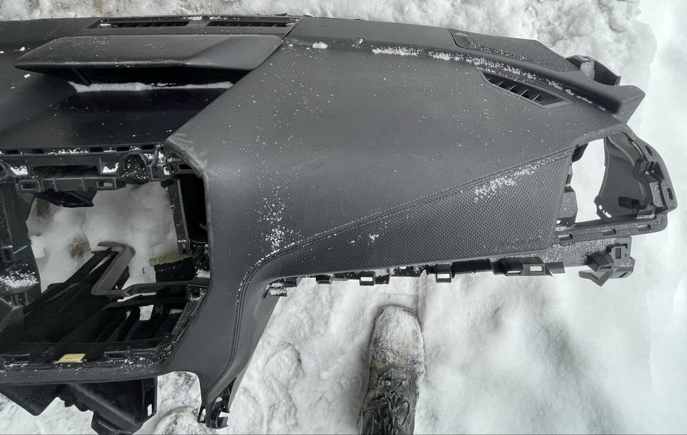 Торпеда с air bag Subaru Forester 19-24 SK. Целая. С дефектом.