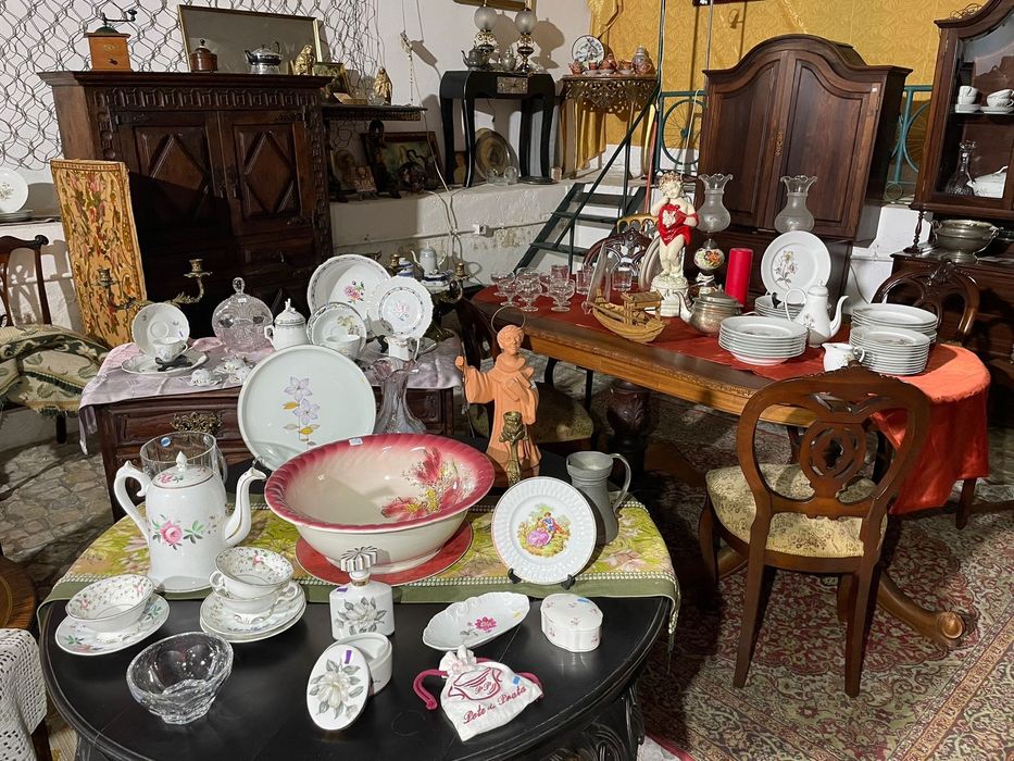 Velharias, antiguidades, artigos de segunda-mão