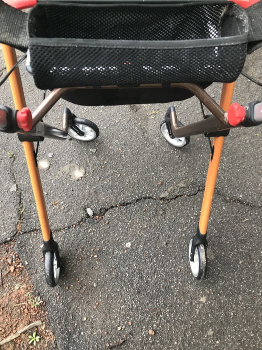 Ходунки для инвалидов регулируемые новые