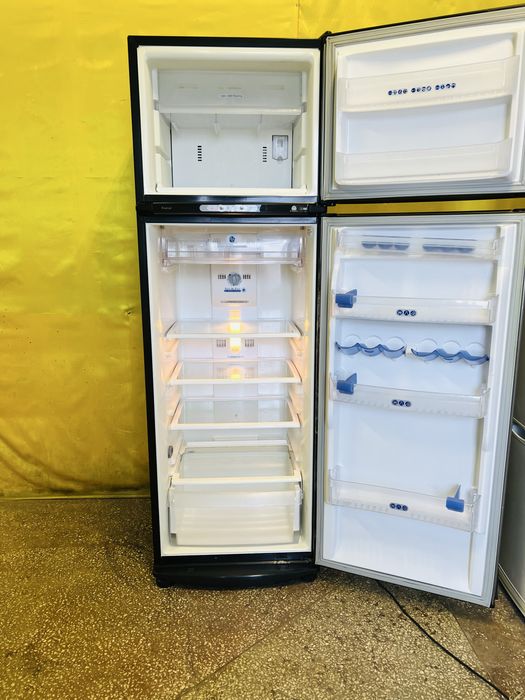 Двухкамерный холодильник Whirlpool NoFrost