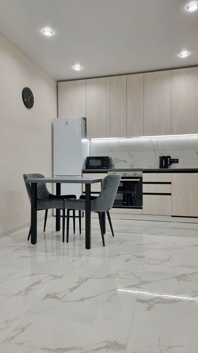 БЕЗ КОМІСІЇ. 1здача.2кімн.46м2.Інвертори на тепло,воду.В тихому центрі