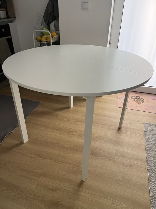 Mesa de Jantar Redonda IKEA Branca (Ø 107 cm) – Apenas 2 Meses de Uso!