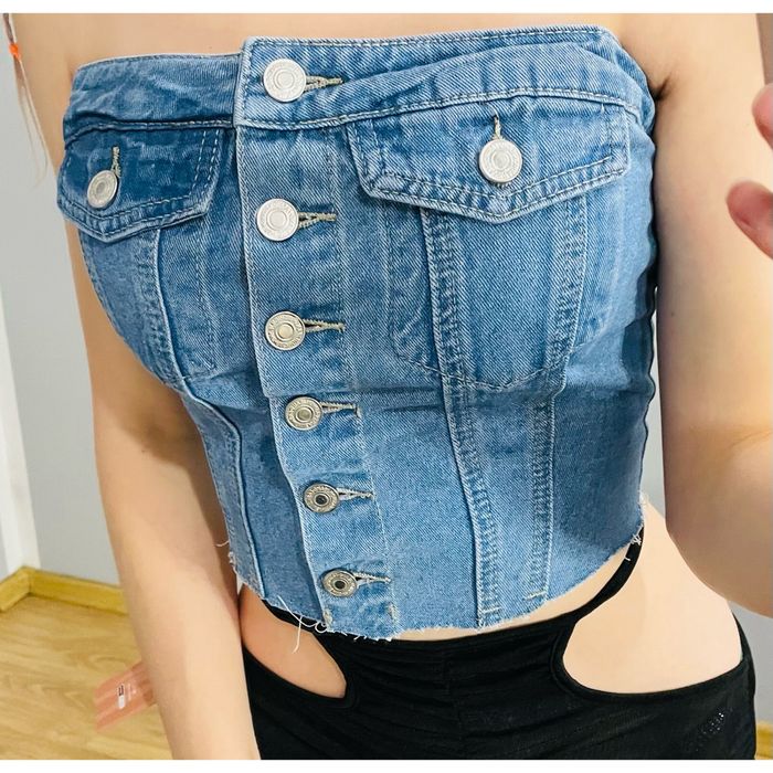 Top jeansowy zapinany na guziki