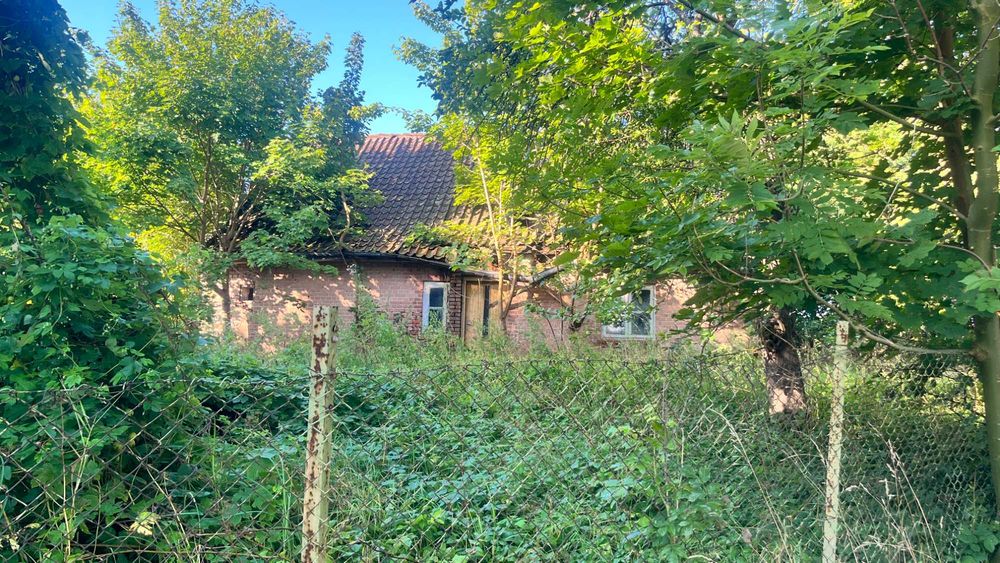 Atrakcyjna działka na sprzedaż z budynkiem mieszkalnym - Widok 5