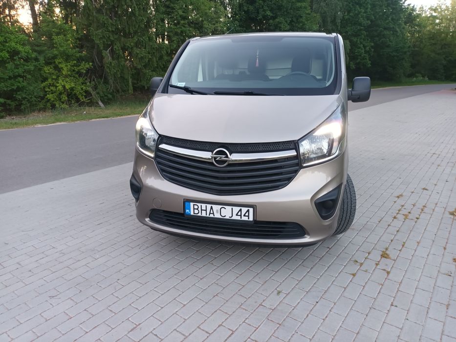 **Sprzedam** Opel vivaro 1.6 Biturbo 2017 rok.
