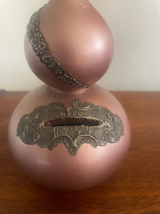 Mealheiro com aplicação em prata